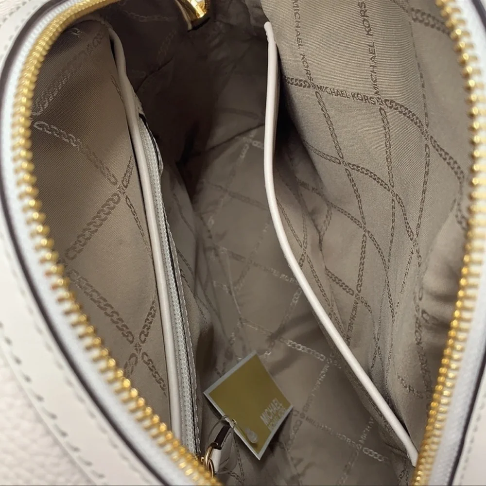 Michael Kors Women's Valerie Medium Pebbled Leather Backpack
Light Cream
NWT - Picture 14 of 16